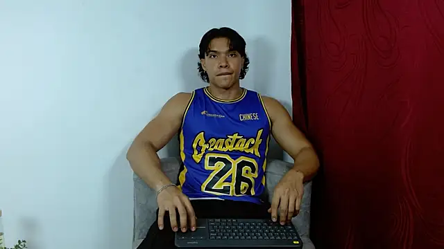 adriel escalante online show from October 3, 1:35 am