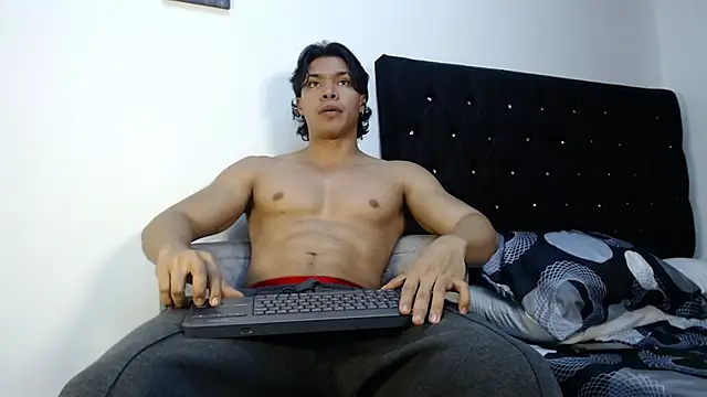 adriel escalante online show from December 2, 3:23 am