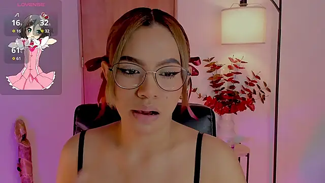 Snapshot of OxanaFedorova1- chatting on October 1, 8:04 pm OxanaFedorova1- online show from October 1, 8:04 pm