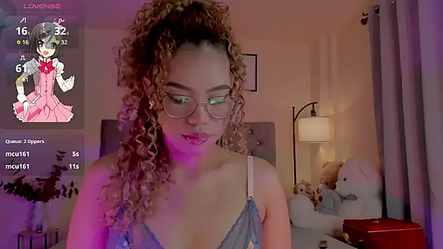 Snapshot of OxanaFedorova1- chatting on December 18, 7:53 pm OxanaFedorova1- online show from December 18, 7:53 pm