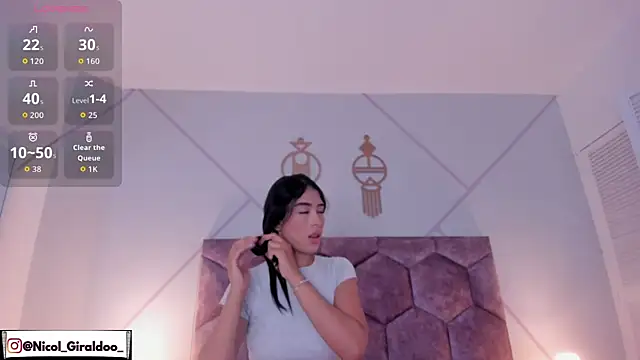 nicol giraldoo online show from April 7, 3:51 am