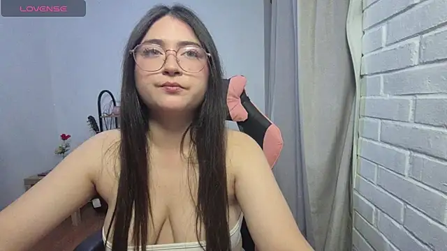 valentinauwu online show from March 27, 2:28 am