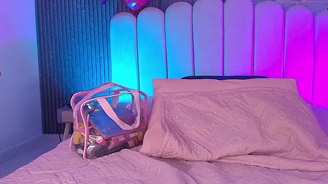 abbyrouss  online show from February 23, 3:15 am