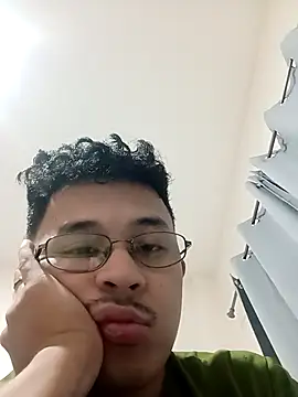 Snapshot of itsyour_Asianboy15 chatting on April 15, 12:23 pm itsyour Asianboy15 online show from April 15, 12:23 pm