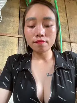 chipp-bong online show from April 18, 3:43 am