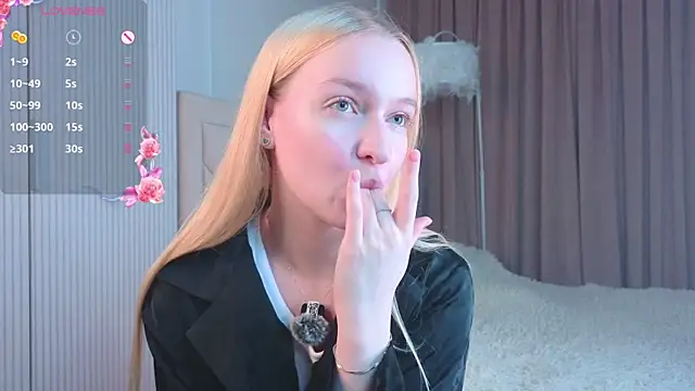 KrishnaSimmons online show from October 28, 7:38 pm