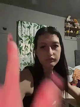 Snapshot of Caroline_daring chatting on April 29, 12:16 am Caroline daring online show from April 29, 12:16 am
