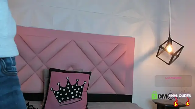 Snapshot of Caroline_daring chatting on May 1, 11:48 am Caroline daring online show from May 1, 11:48 am