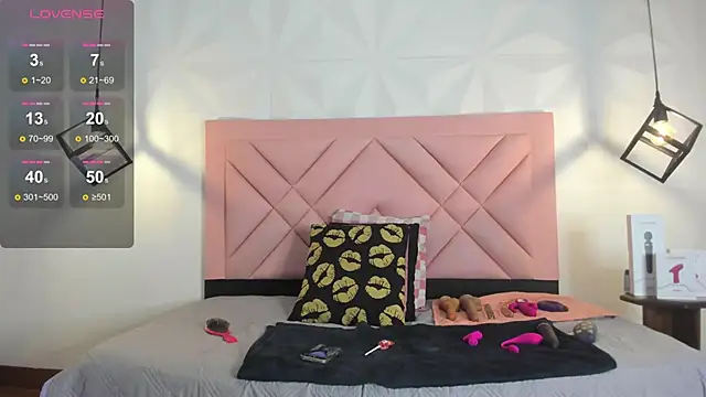 Snapshot of Caroline_daring chatting on May 31, 11:50 am Caroline daring online show from May 31, 11:50 am