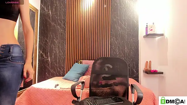 Snapshot of Caroline_daring chatting on June 29, 3:46 am Caroline daring online show from June 29, 3:46 am