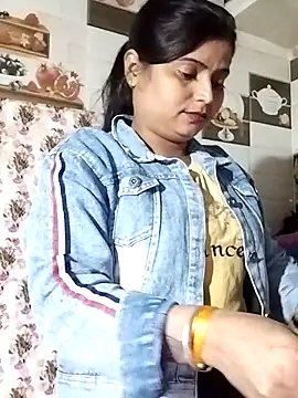 Snapshot of Hot-Pooja25 chatting on February 9, 3:38 pm Hot-Pooja25 online show from February 9, 3:38 pm