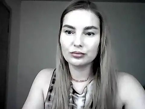 Zeriellee online show from May 13, 1:30 pm