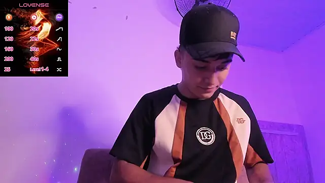 Austin Cardieff  online show from September 29, 8:02 pm