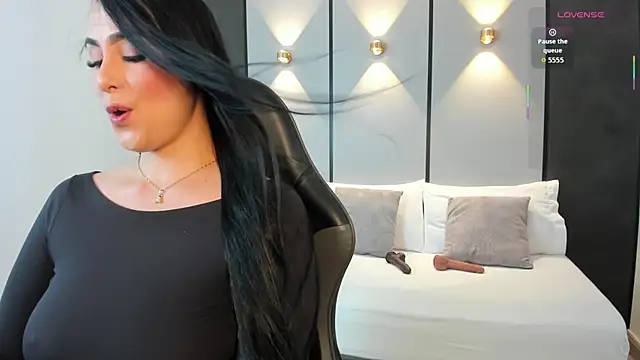 Snapshot of ashly_moonn chatting on June 25, 12:31 pm ashly moonn online show from June 25, 12:31 pm