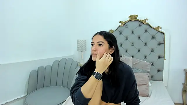 Skylerwhite02 online show from December 14, 8:20 am