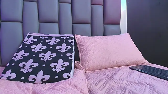 kissme luna online show from September 16, 7:04 pm