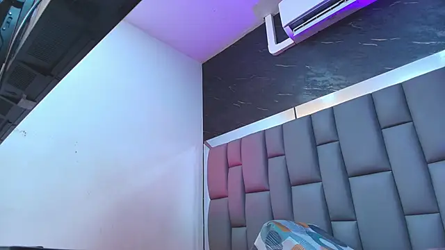 kissme luna online show from October 3, 7:11 pm