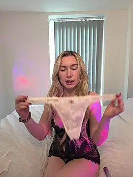 SexySaraxxoo online show from November 25, 10:15 am