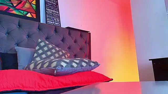 elinne hendrix  online show from January 14, 1:39 pm