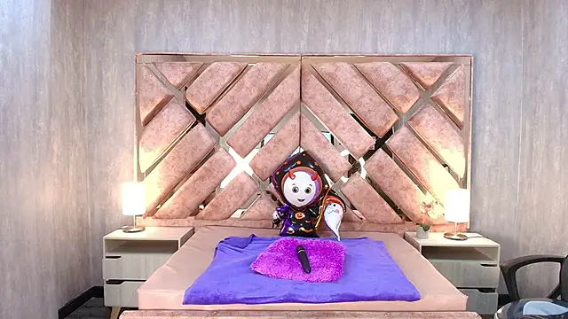 ANABELL BROWN online show from October 4, 7:45 pm