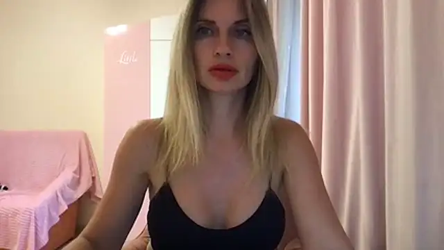 Snapshot of KarelliaStar chatting on June 27, 5:40 pm KarelliaStar online show from June 27, 5:40 pm