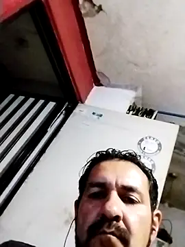 Snapshot of Deyvid184 chatting on February 9, 9:35 am Deyvid184 online show from February 9, 9:35 am