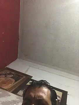 Snapshot of Deyvid184 chatting on February 21, 3:07 am Deyvid184 online show from February 21, 3:07 am