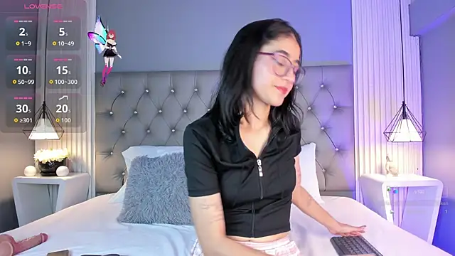 LunaBloomn online show from November 4, 5:23 pm