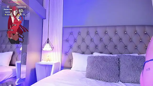 LunaBloomn online show from November 18, 5:06 pm