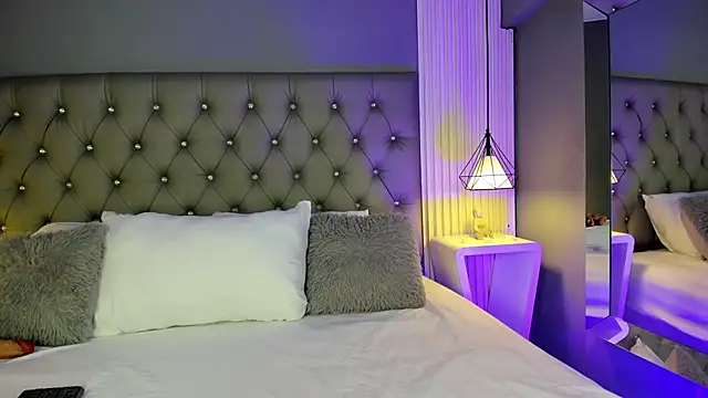 LunaBloomn online show from December 5, 4:47 pm