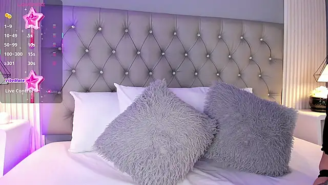 LunaBloomn online show from March 18, 5:05 pm