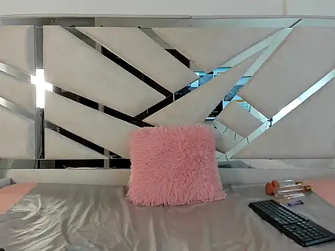 Snapshot of Kimberly_TaylorX chatting on November 30, 8:57 pm Kimberly TaylorX online show from November 30, 8:57 pm