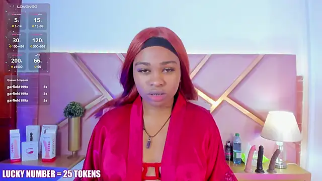 Snapshot of SophieSinclair chatting on February 14, 12:46 pm SophieSinclair online show from February 14, 12:46 pm