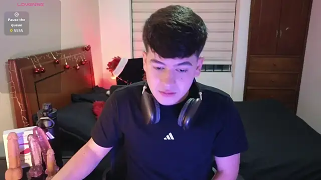 tightncuteass online show from December 1, 11:21 pm