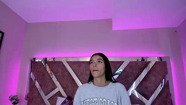 Snapshot of CarolinaaGomezz chatting on December 14, 1:05 pm CarolinaaGomezz online show from December 14, 1:05 pm