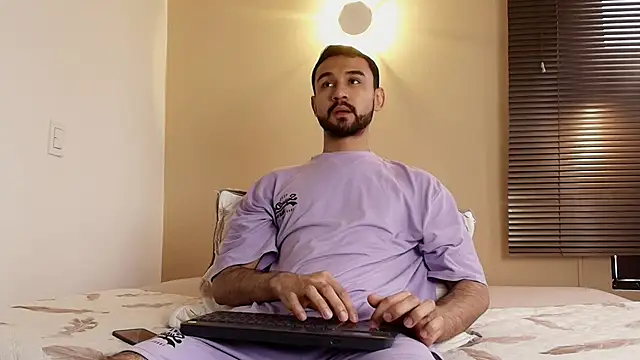 Axel Moon S online show from November 7, 8:42 pm