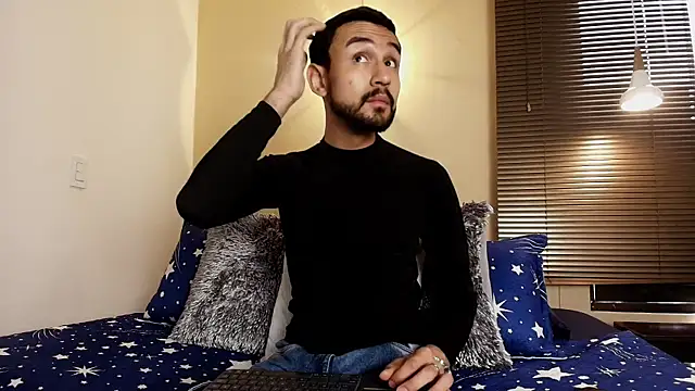 Axel Moon S online show from November 14, 7:45 pm