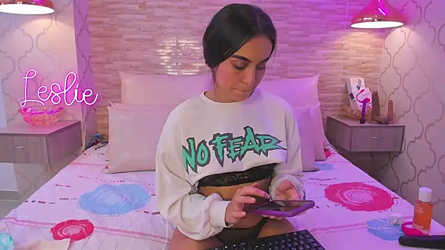 Snapshot of Leslie_Bussh_ chatting on October 16, 3:24 pm Leslie Bussh online show from October 16, 3:24 pm