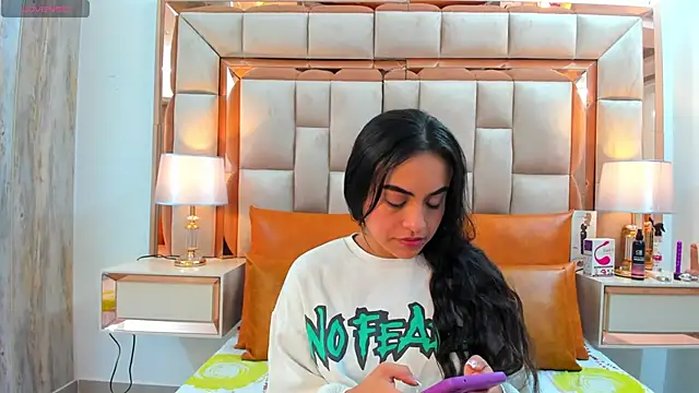 Snapshot of Leslie_Bussh_ chatting on November 9, 11:08 am Leslie Bussh online show from November 9, 11:08 am