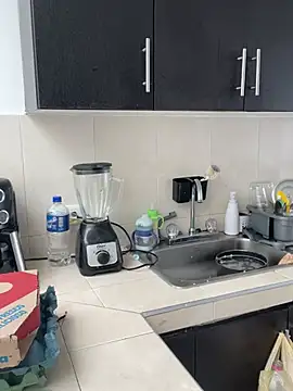 Leslie Bussh  online show from April 17, 3:37 pm