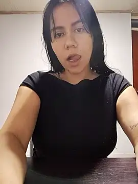 Snapshot of valen-sexx chatting on January 8, 3:31 am valen-sexx online show from January 8, 3:31 am