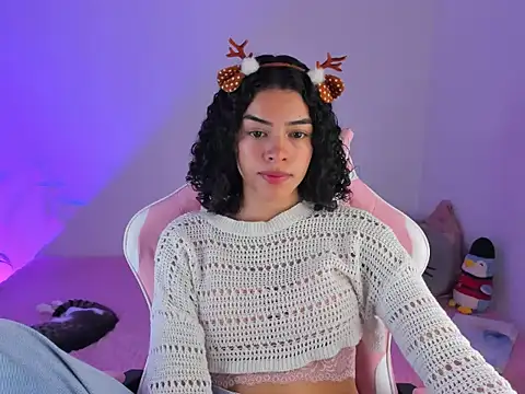 Snapshot of maddy_parker__ chatting on December 21, 7:32 pm maddy parker online show from December 21, 7:32 pm