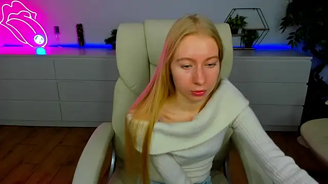 Alina Blonde online show from November 10, 6:34 am