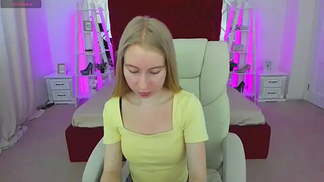 Alina Blonde online show from June 2, 5:53 am
