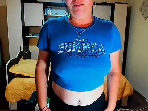 Snapshot of Soffy_Skye chatting on June 20, 4:59 am Soffy Skye online show from June 20, 4:59 am