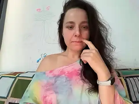 Snapshot of Kalmiraa chatting on July 18, 4:27 am Kalmiraa online show from July 18, 4:27 am