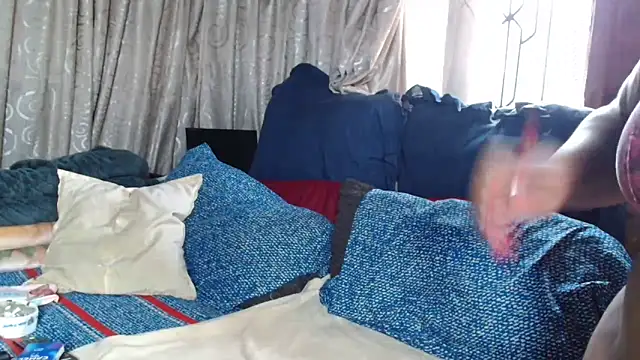 Snapshot of Bustyboobs02xx chatting on January 14, 8:53 am Bustyboobs02xx online show from January 14, 8:53 am