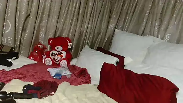 Snapshot of Bustyboobs02xx chatting on February 4, 3:12 am Bustyboobs02xx online show from February 4, 3:12 am