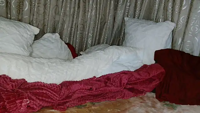 Snapshot of Bustyboobs02xx chatting on February 10, 3:43 am Bustyboobs02xx online show from February 10, 3:43 am