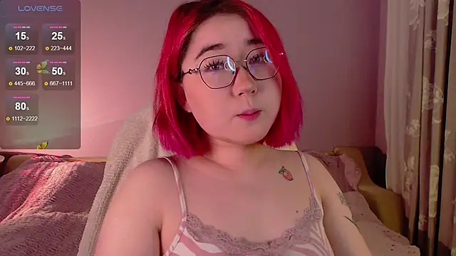 Snapshot of Sexy_Peachy chatting on October 6, 8:23 am Sexy Peachy online show from October 6, 8:23 am